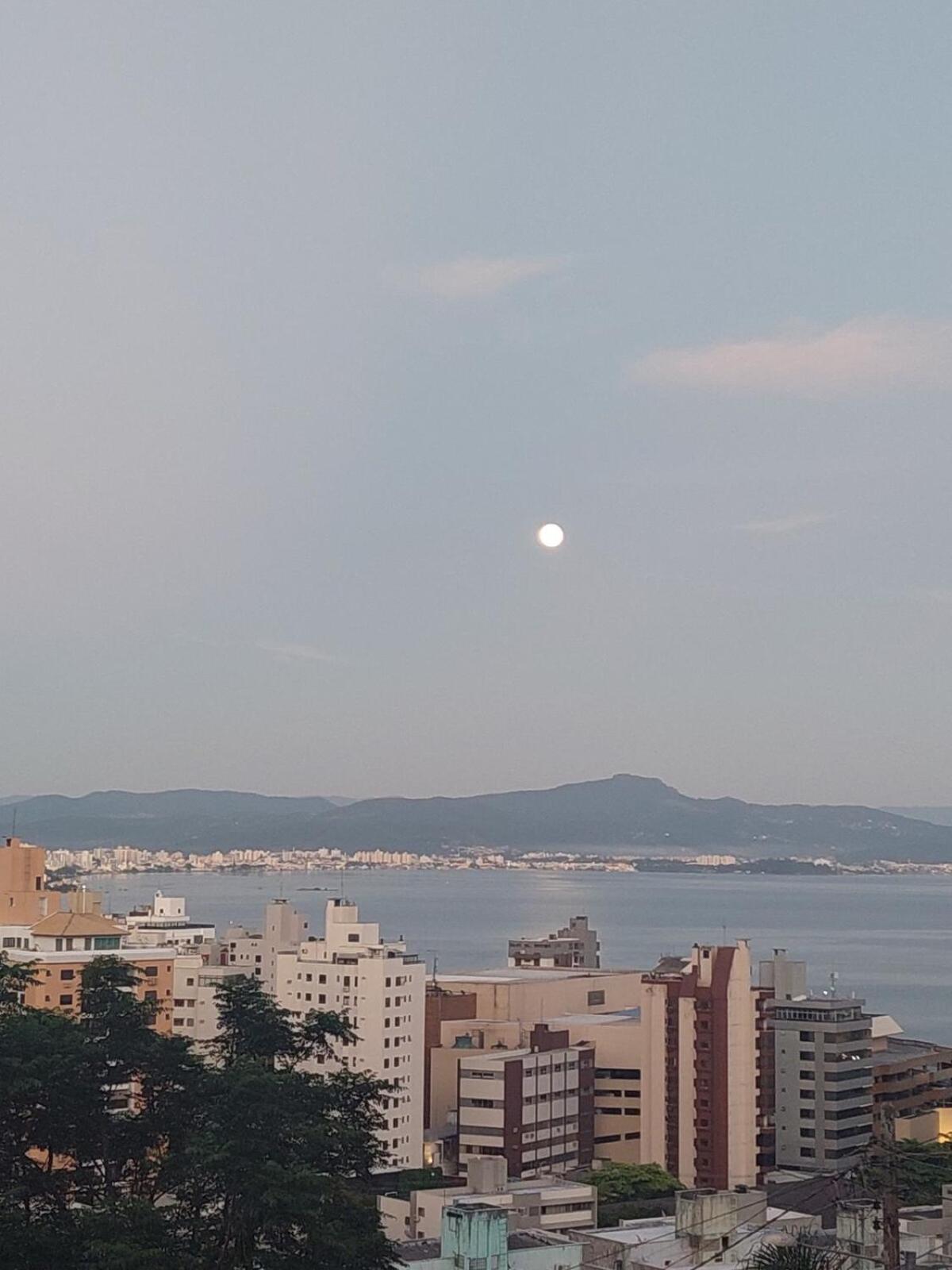 Casa Espacosa Com Bela Vista O Mar Holiday home Florianopolis